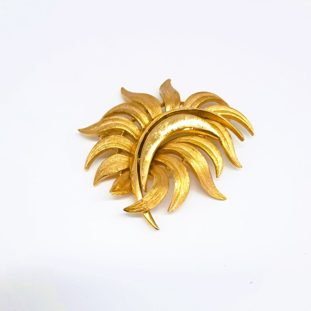 Vintage Crown Trifari Leaf Brooch Brushed Gold Tone Floral Pin